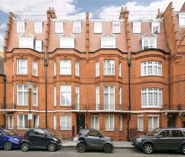 A bright, top floor apartment with lift access, well located for the amenities of Knightsbridge the nearest transport links include Knightsbridge Piccadilly line underground station. - Photo 1