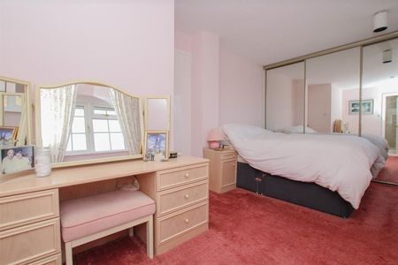 3 bedroom House To Let - Photo 5