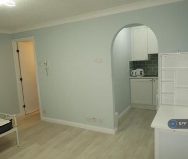 Studio to rent - Photo 2