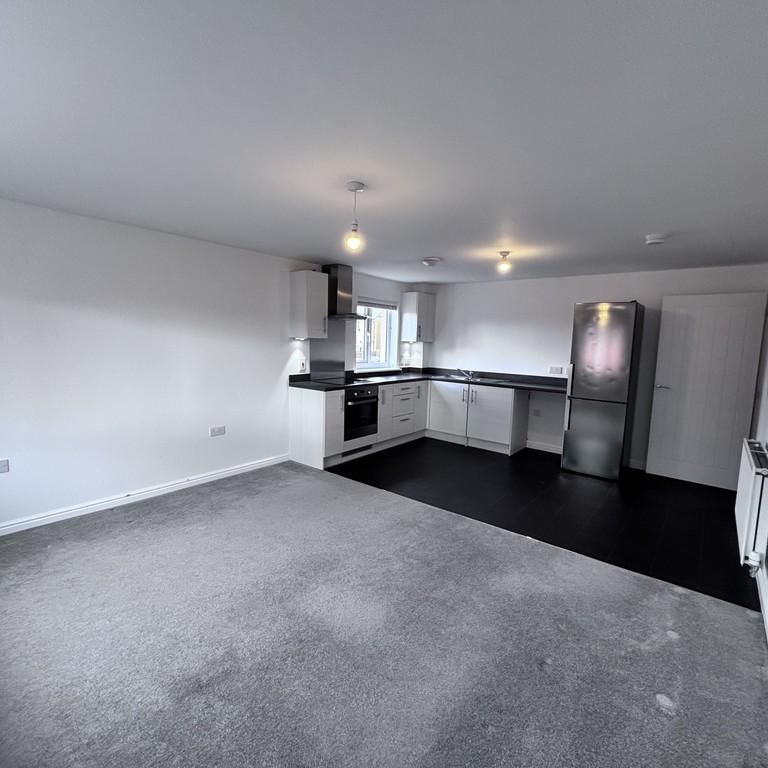 2 bedroom coach house to rent - Photo 1