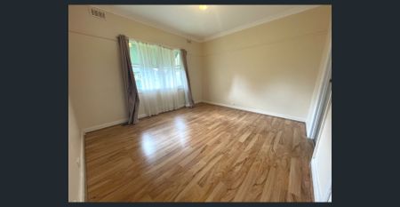 *** Large Home ~ 3 Bdrm ~ 2 Bath ~ 2 Lounge PLUS Ducted Heating and Split System Cooling Large Gardens and Walk to Everything - Photo 5