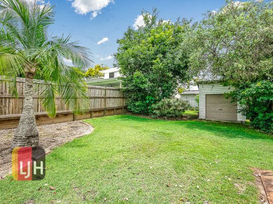 CHARMING 2 BEDROOM HOME WITH AIR CONDITIONING - Photo 1