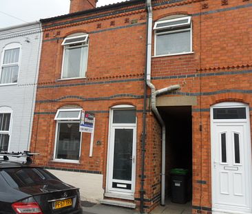 2 bed Terraced - Photo 4