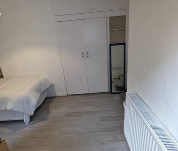 Studio Flat, Shepherds Bush, W12 - Photo 1