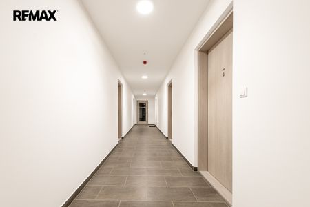 Pronájem bytu 1+kk v osobním vlastnictví 33 m², Praha 9 - Hloubětín - Photo 5