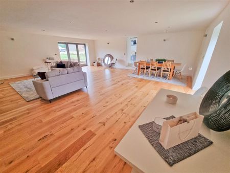 4 bedroom barn conversion to rent - Photo 2