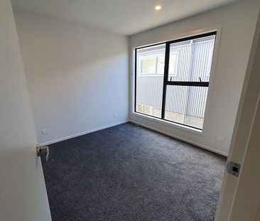 A low maintenance new build 3-bedroom townhouse - Photo 1