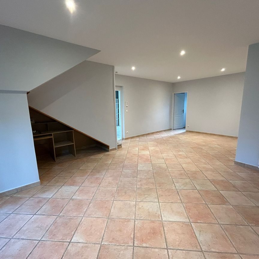Location Maison 9 pièces 220m² AGEN 47000 - Photo 1