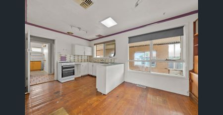 Three Bedroom Family Home - Photo 2