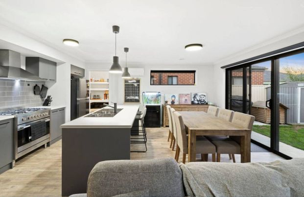 Beautifully Presented Family Home - Photo 1