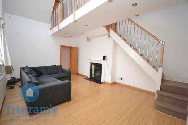 6 bed Detached House for Rent - Photo 1