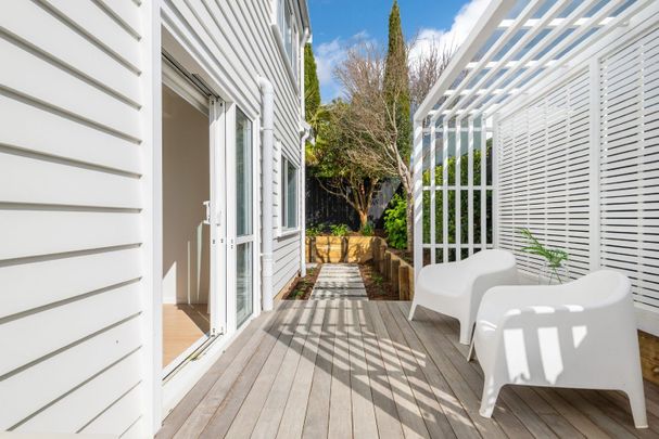 Luxury Living in the Heart of Devonport! - Photo 1