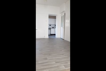 2 Bed Terraced House, Larch Road, CH42 - Photo 2