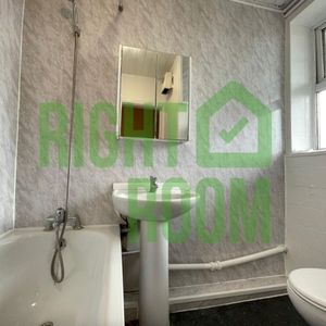 5 Bed Flat, Abbey House, E15 - Photo 2