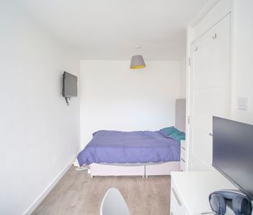 Howcroft House – Room 2 - Photo 3