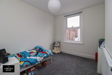 4 bedroom terraced house to rent - Photo 5