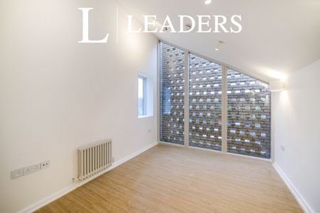 3 bedroom house to rent Valley View Gardens, BN2 - Photo 3