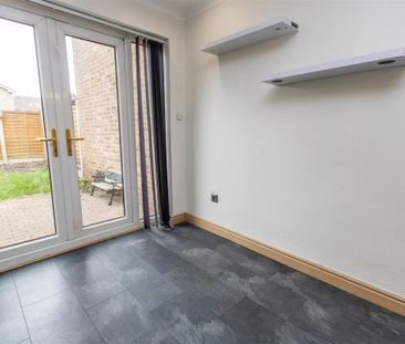 3 bedroom Terraced House to rent - Photo 3