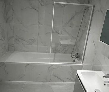 3 bedroom flat to rent - Photo 3