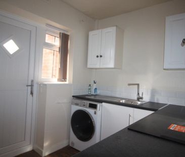 1 bedroom Flat To Let - Photo 4