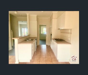 19 Cardinia Crescent, Taylors Hill, Vic 3037 - Photo 1