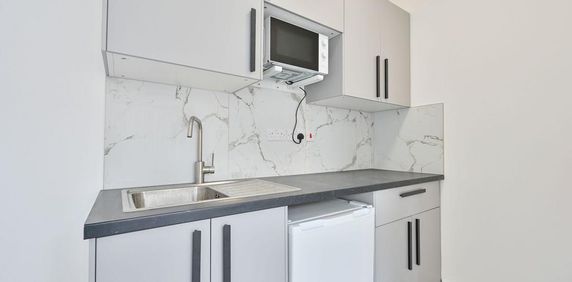 Studio to rent - Photo 2