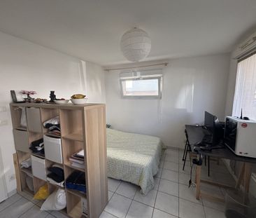 GRAND STUDIO MEUBLÉ AVEC PARKING - Photo 1