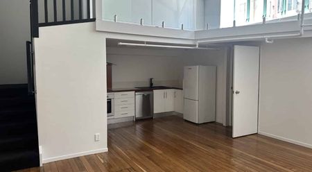 Classy Live & Work in Historic George Court Building - Photo 4