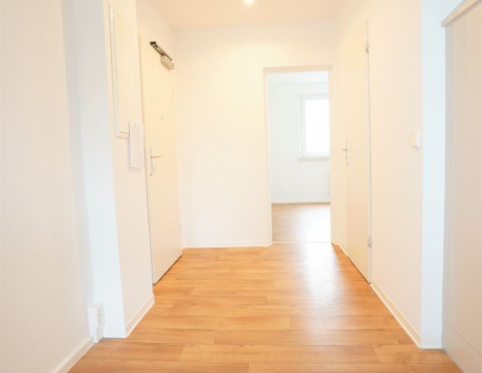 EBK / Balkon / Badewanne - Foto 1