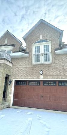 4 BED + 3 BATH DETACHED HOME - Photo 1