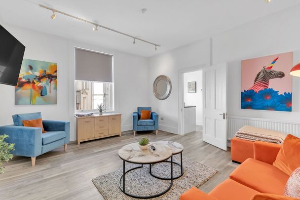 3 Bed Flat, Clarence Square, BN1 - Photo 1