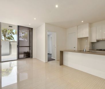 Lifestyle Ground Floor Apartment with Sunlit North-Facing Courtyard... - Photo 2