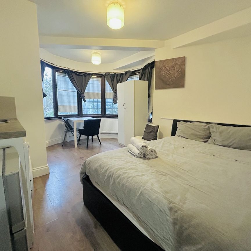 Studio Flat, Endersleigh Gardens, NW4 - Photo 1