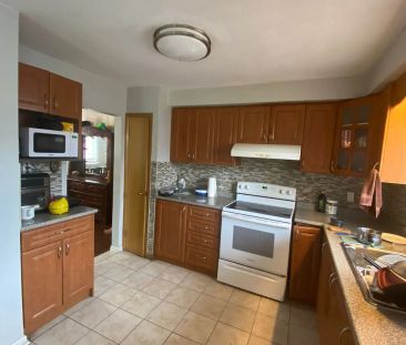 Detached Home For Lease | W9038936 - Photo 1