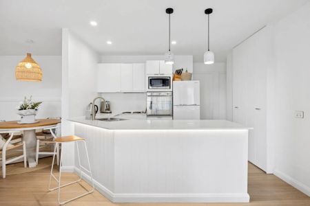 Stylish 3 Bedroom Apartment in the Heart of Kingston - Photo 4