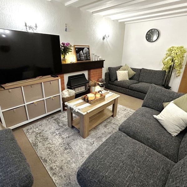 21 Princess Marys Road , Addlestone - 2 bedrooms Property for lettings - Seymours - Photo 1