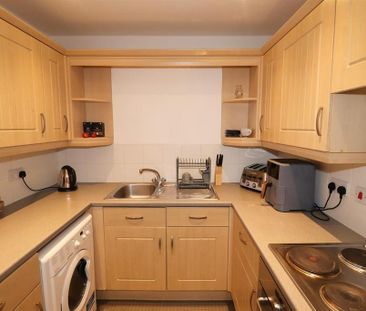 2 bedroom apartment to rent - Photo 4