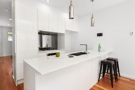 2/3 Edmund Street, Maidstone VIC 3012 - Photo 2