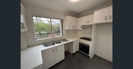 JUST-BEEN-RENOVATED 2 BEDROOM UNIT IN GREAT LOCATION! - Photo 5