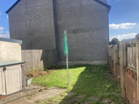 3 bedroom end of terrace house to rent - Photo 3