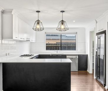 Stylish Family Living in Waurn Ponds - Photo 4
