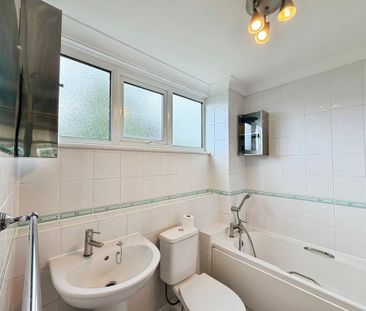 3 bedroom end of terrace house to rent - Photo 5