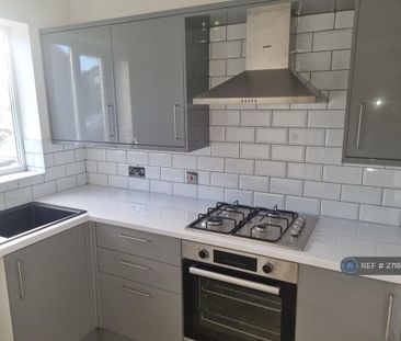 2 bedroom semi-detached house to rent - Photo 3