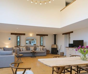 3 bedroom barn conversion to rent - Photo 1