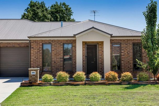 Modern Two Bedroom Townhouse - Photo 1