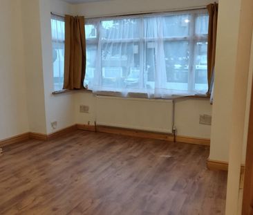 2 Bed Flat, Headstone Gardens, HA2 - Photo 1