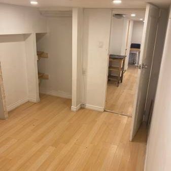 2 bedrooms basement Apart./ downtown Toronto Bloor & Ossington/ Subway - Photo 3