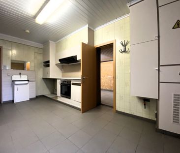 Instapklare bungalow in een rustige woonwijk te Waregem - Photo 2