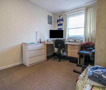 Hornsey Gardens, Swindon, Swindon, SN3 - Photo 3