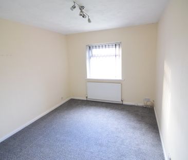 To Let 2 Bed Apartment - Photo 2